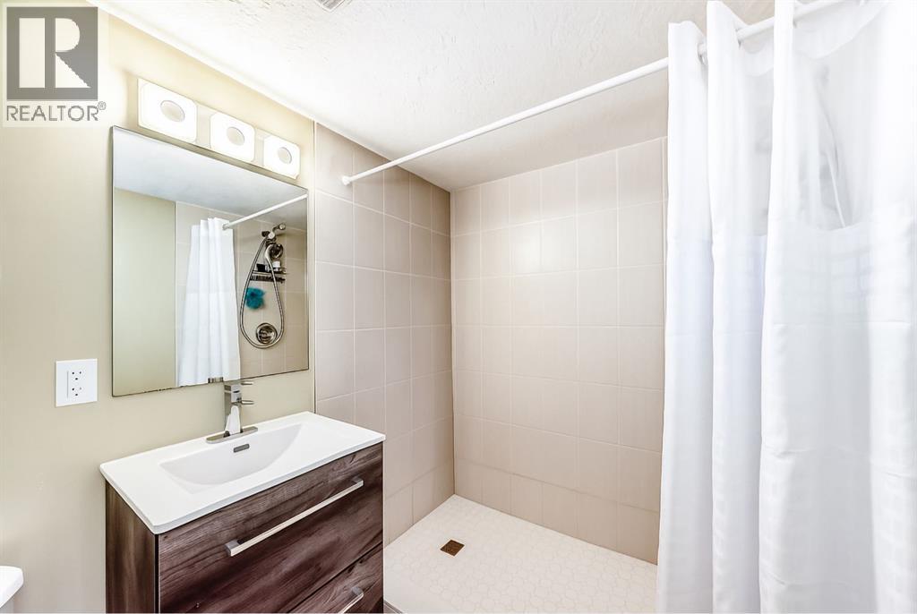 Single Family House for Sale in  Tuscany Summit Heath NW Tuscany Calgary 