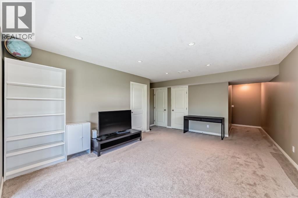 Single Family House for Sale in  Tuscany Summit Heath NW Tuscany Calgary 