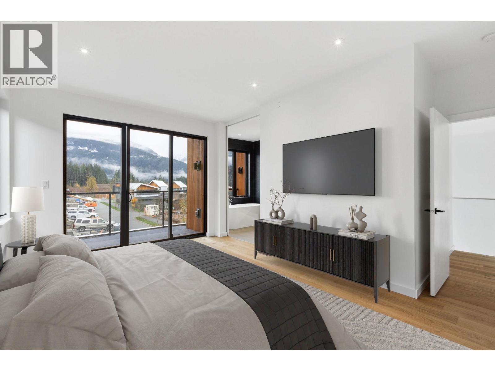 2945 SNOWBERRY PLACE, Squamish