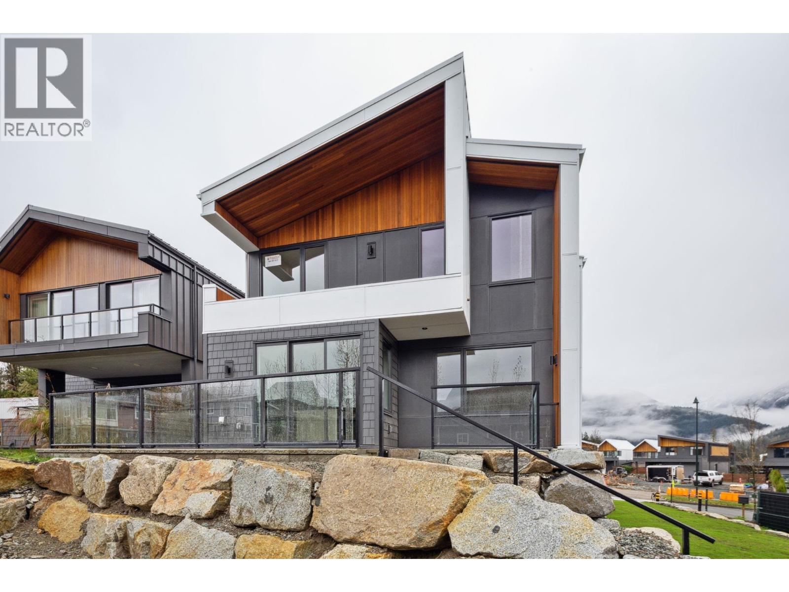 2945 SNOWBERRY PLACE, Squamish