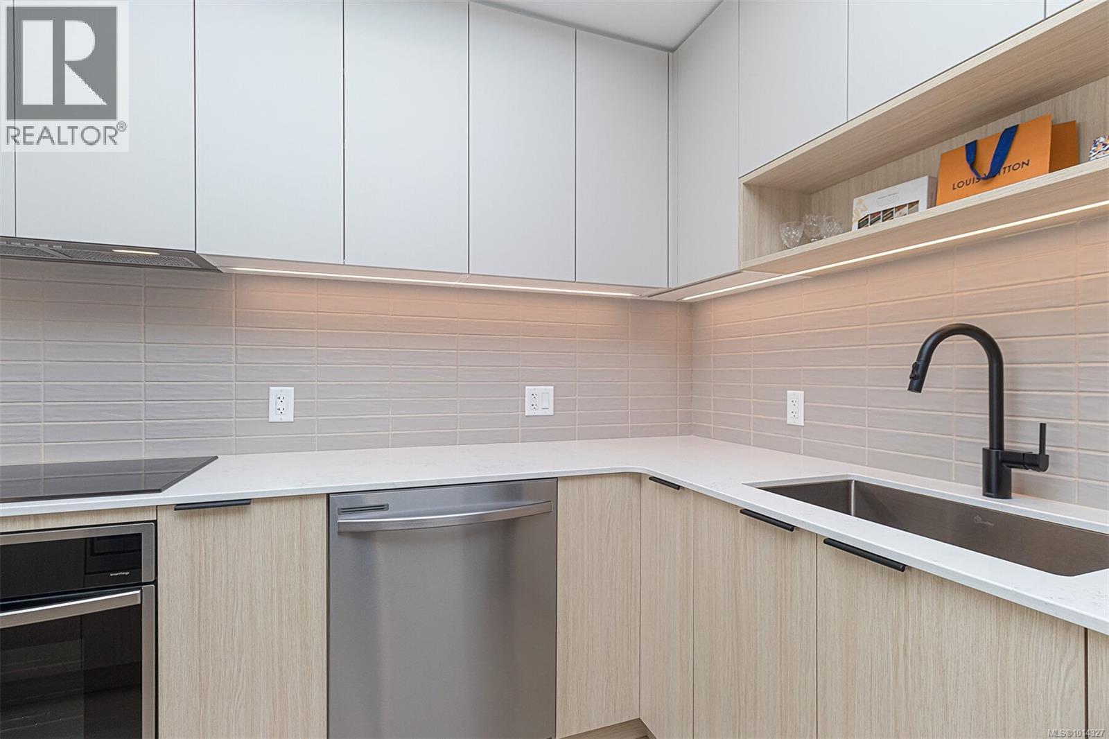 202S 3564B Ryder Hesjedal Way, Colwood