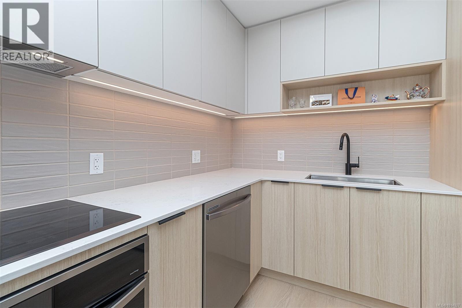 202S 3564B Ryder Hesjedal Way, Colwood