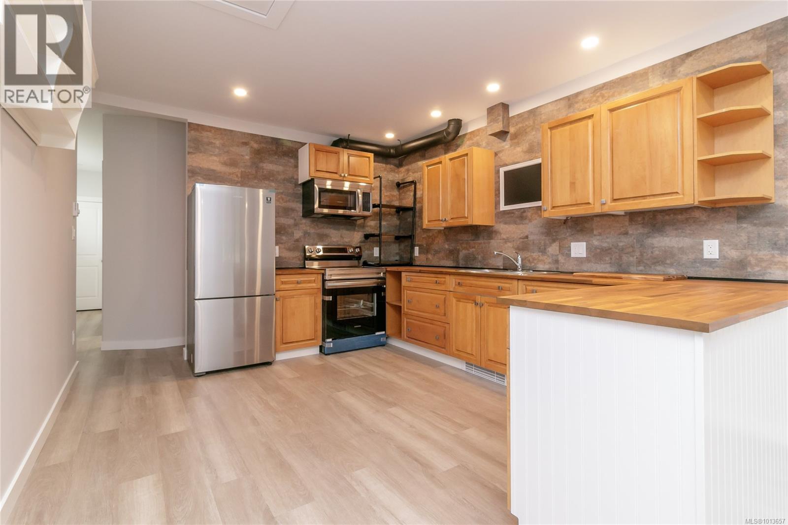 2189A &2189B Amelia Ave, Sidney