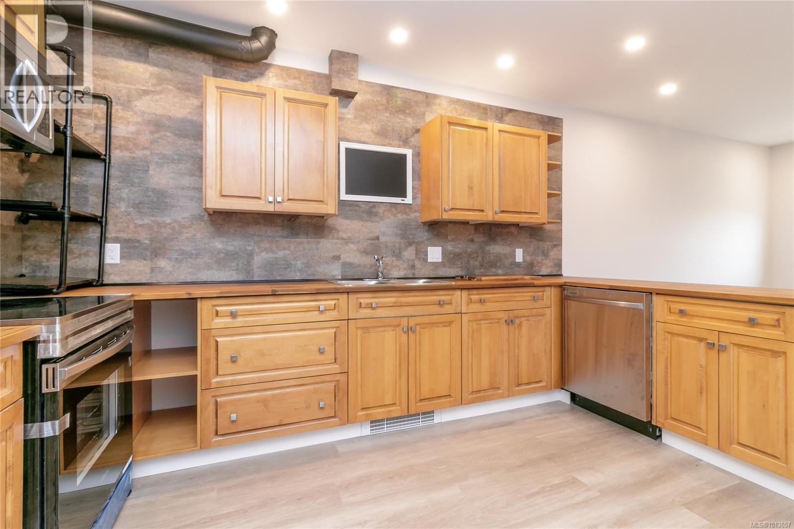 2189A &2189B Amelia Ave, Sidney
