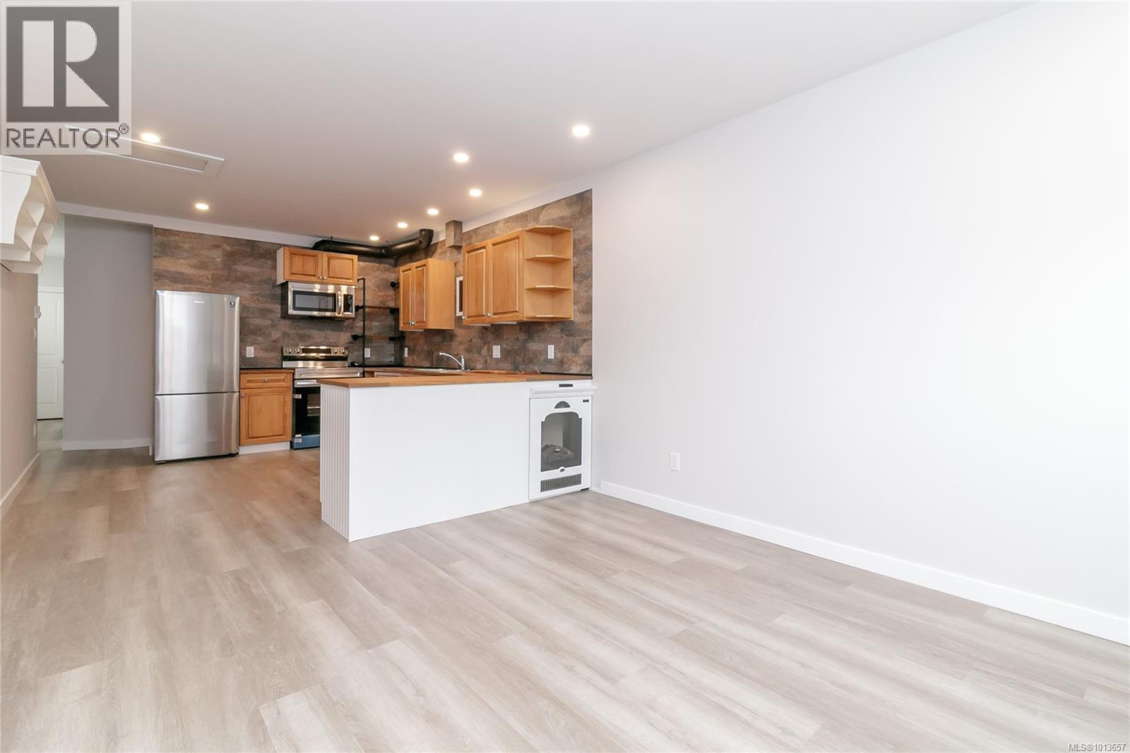 2189A &2189B Amelia Ave, Sidney