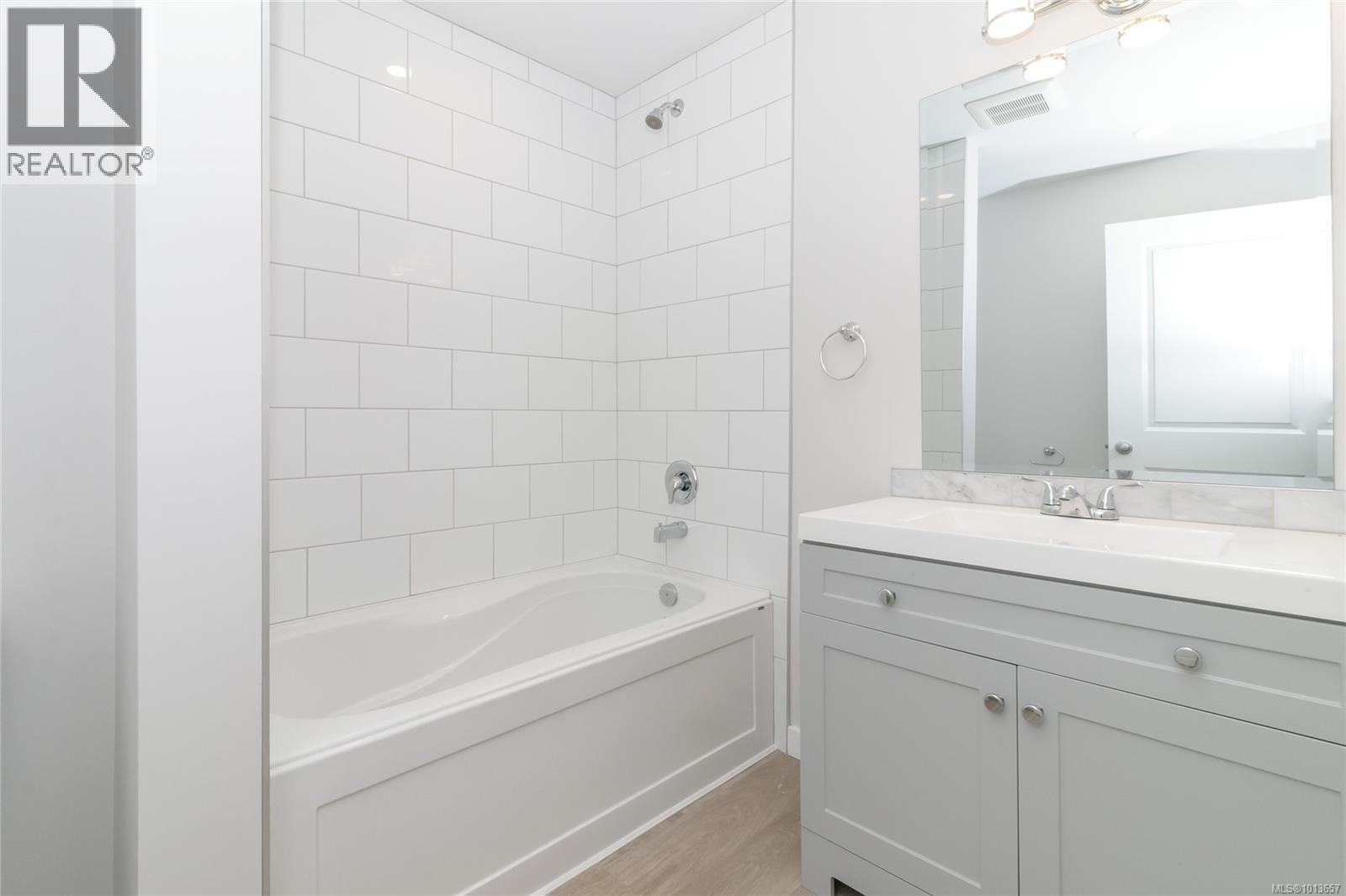 2189A &2189B Amelia Ave, Sidney