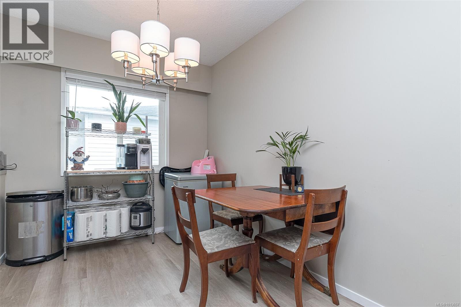 2189A &2189B Amelia Ave, Sidney