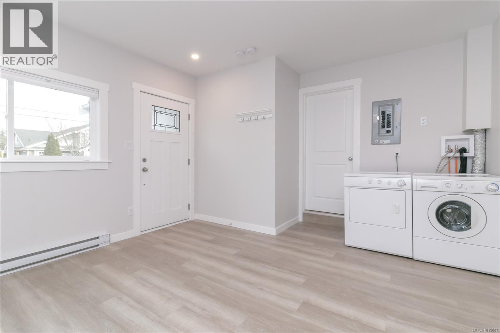 2189A &2189B Amelia Ave, Sidney