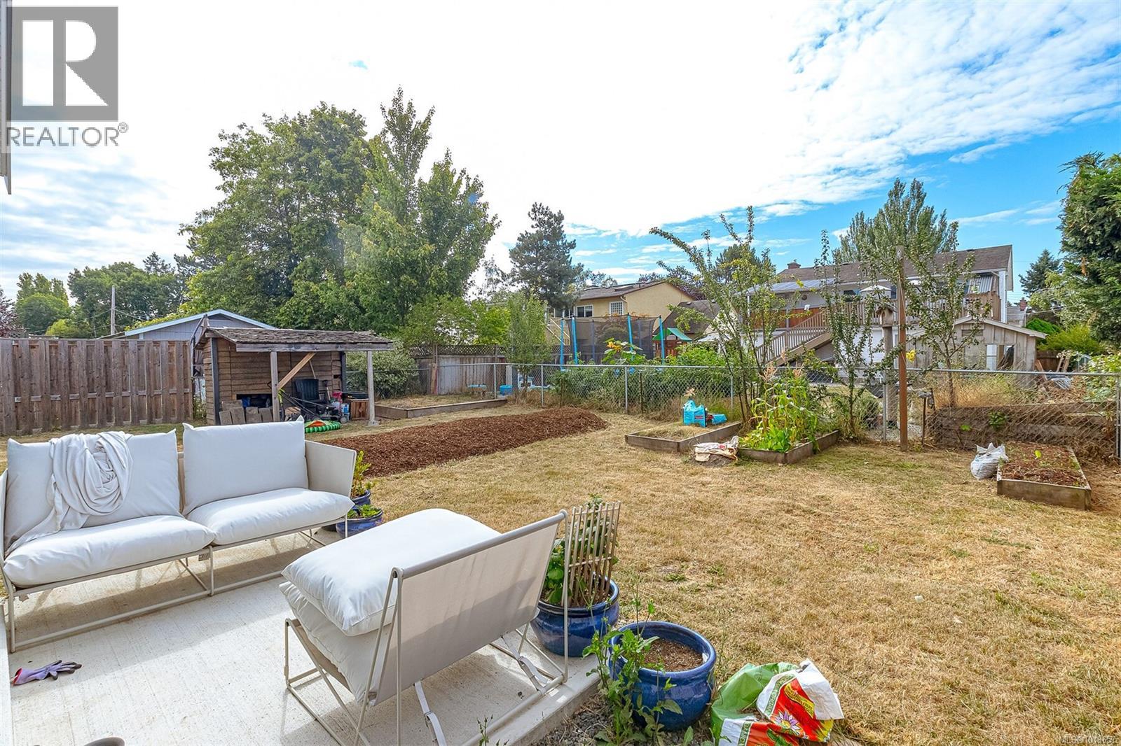 2189A &2189B Amelia Ave, Sidney