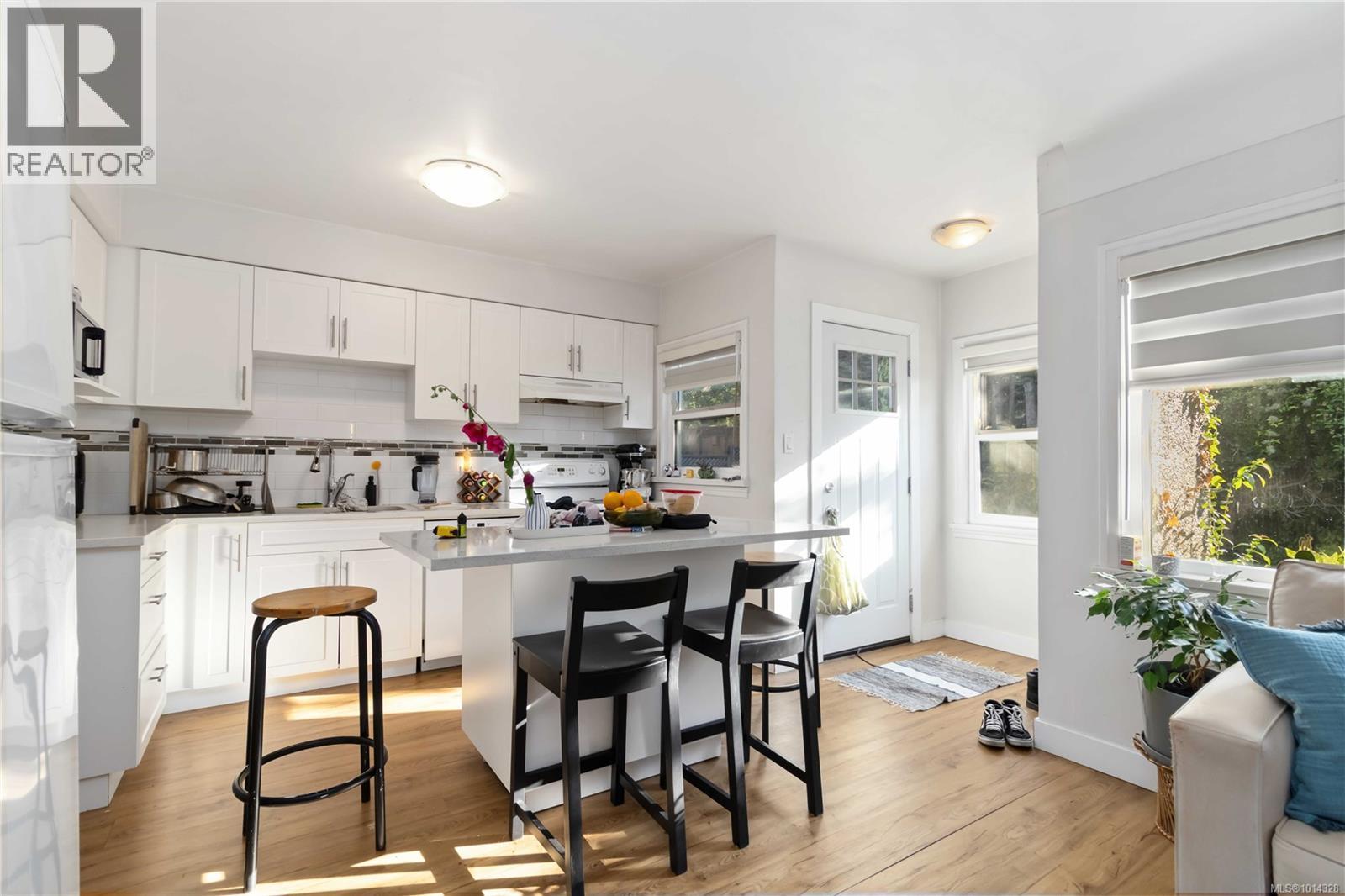 3104-3106 Richmond Rd, Saanich
