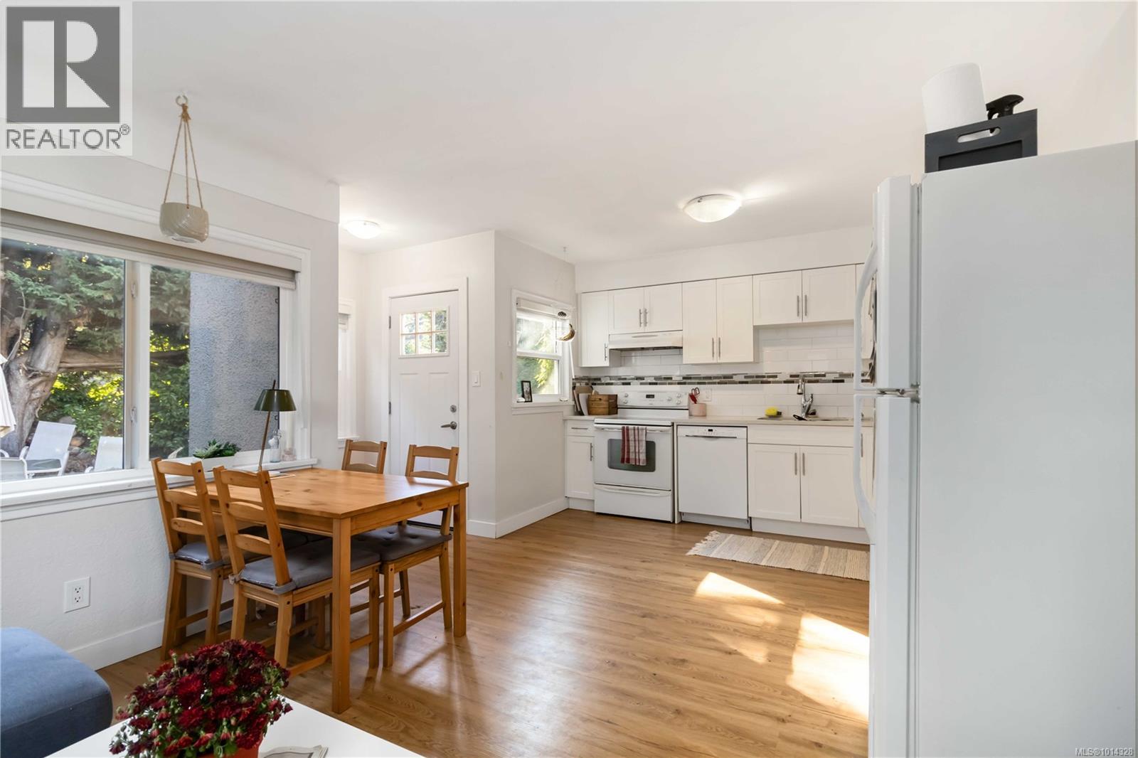 3104-3106 Richmond Rd, Saanich