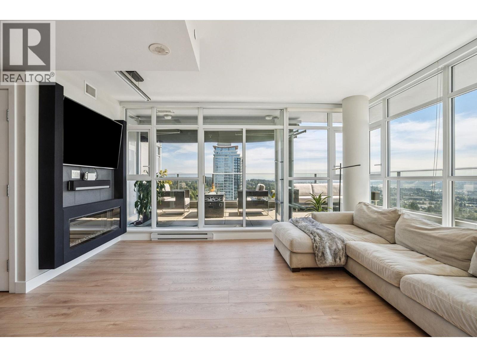 1905 958 RIDGEWAY AVENUE, Coquitlam