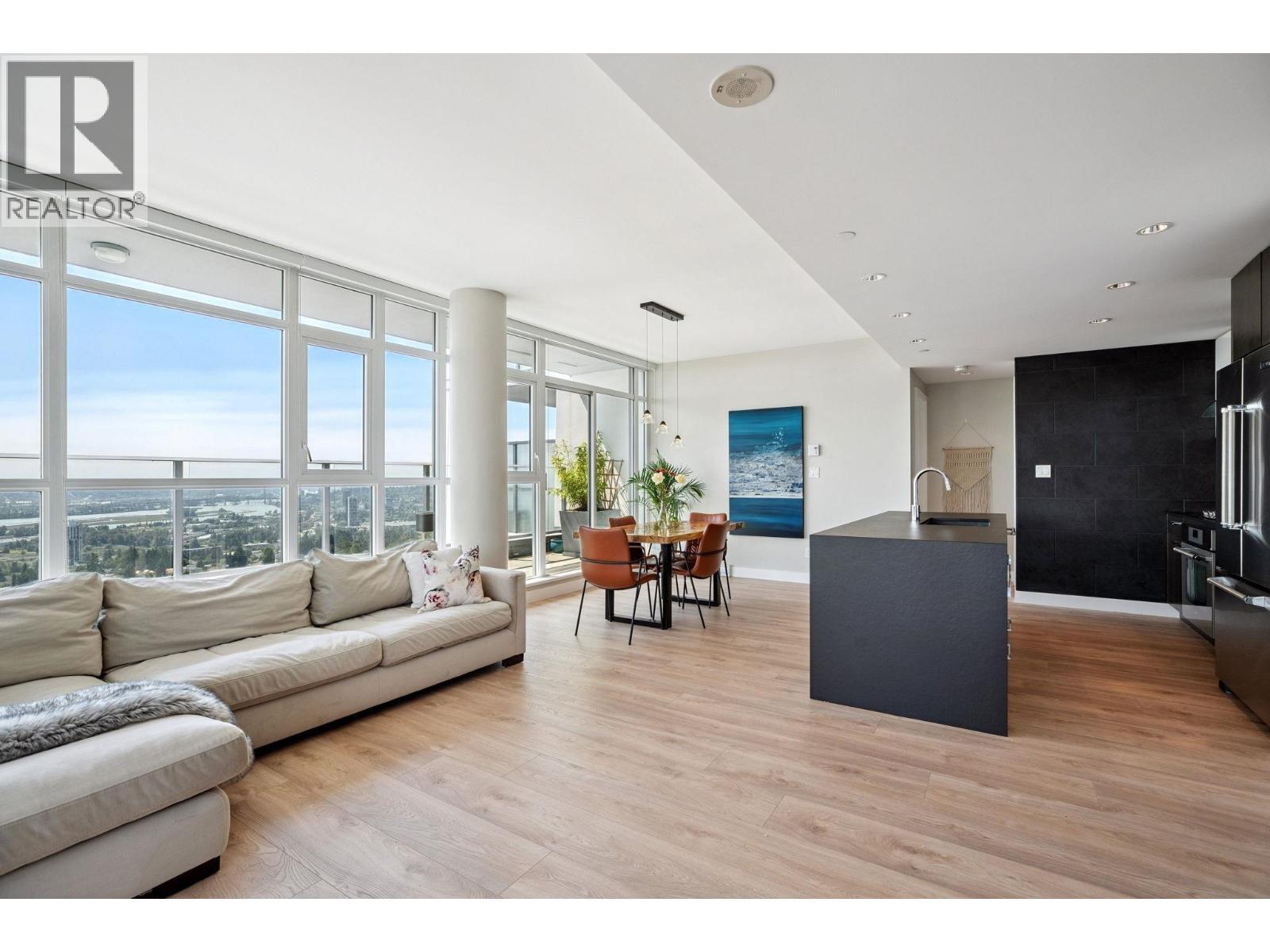 1905 958 RIDGEWAY AVENUE, Coquitlam