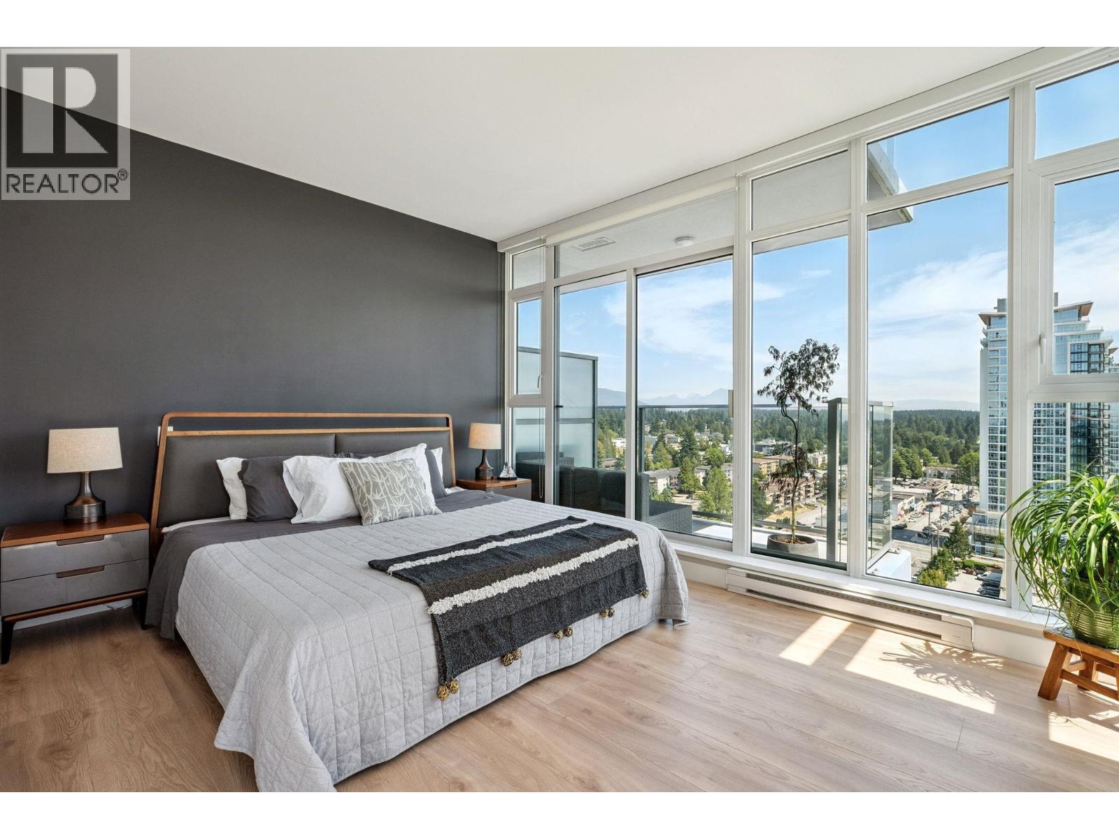 1905 958 RIDGEWAY AVENUE, Coquitlam