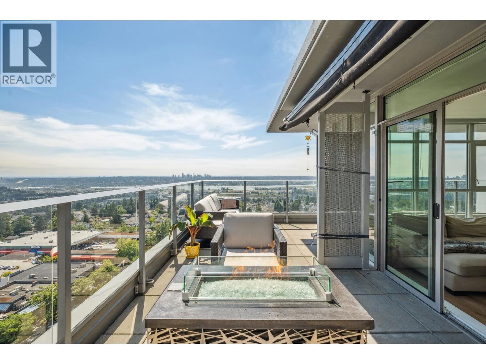 1905 958 RIDGEWAY AVENUE, Coquitlam