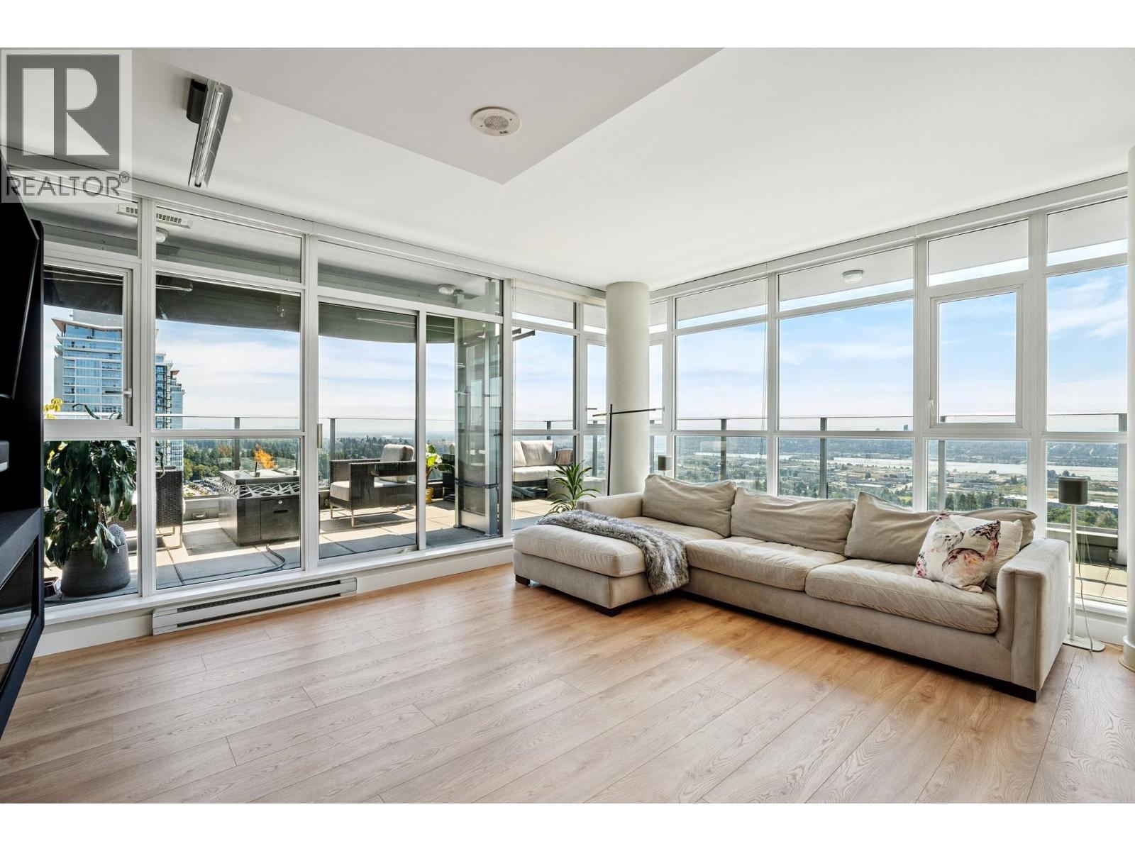 1905 958 RIDGEWAY AVENUE, Coquitlam