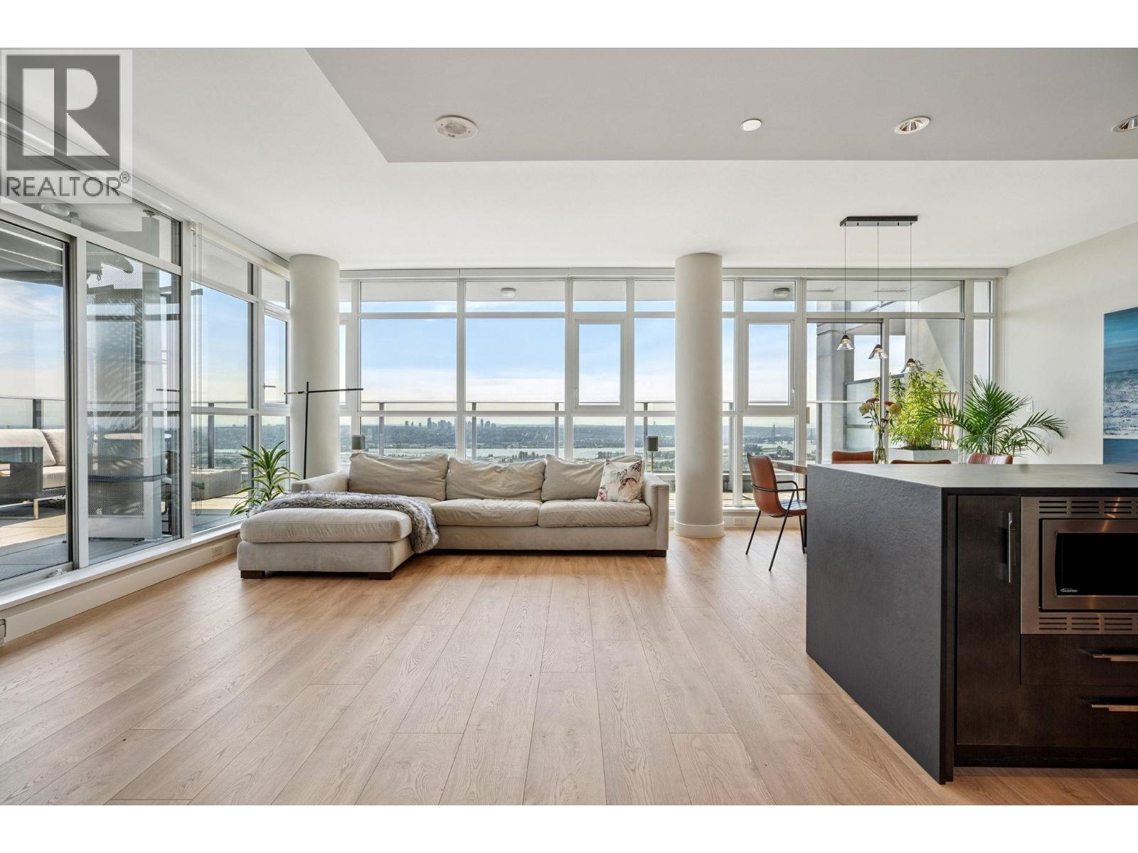 1905 958 RIDGEWAY AVENUE, Coquitlam