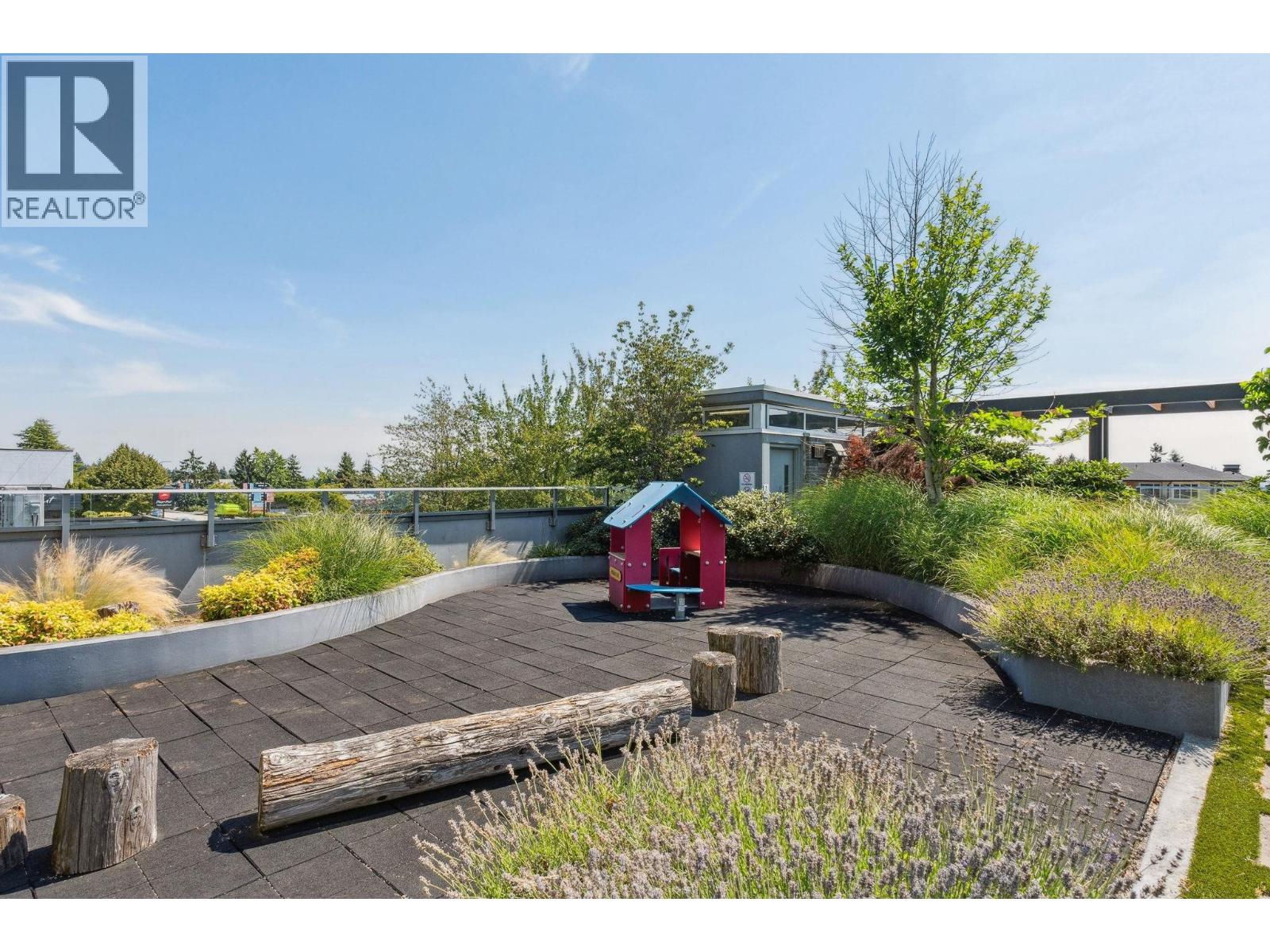 1905 958 RIDGEWAY AVENUE, Coquitlam