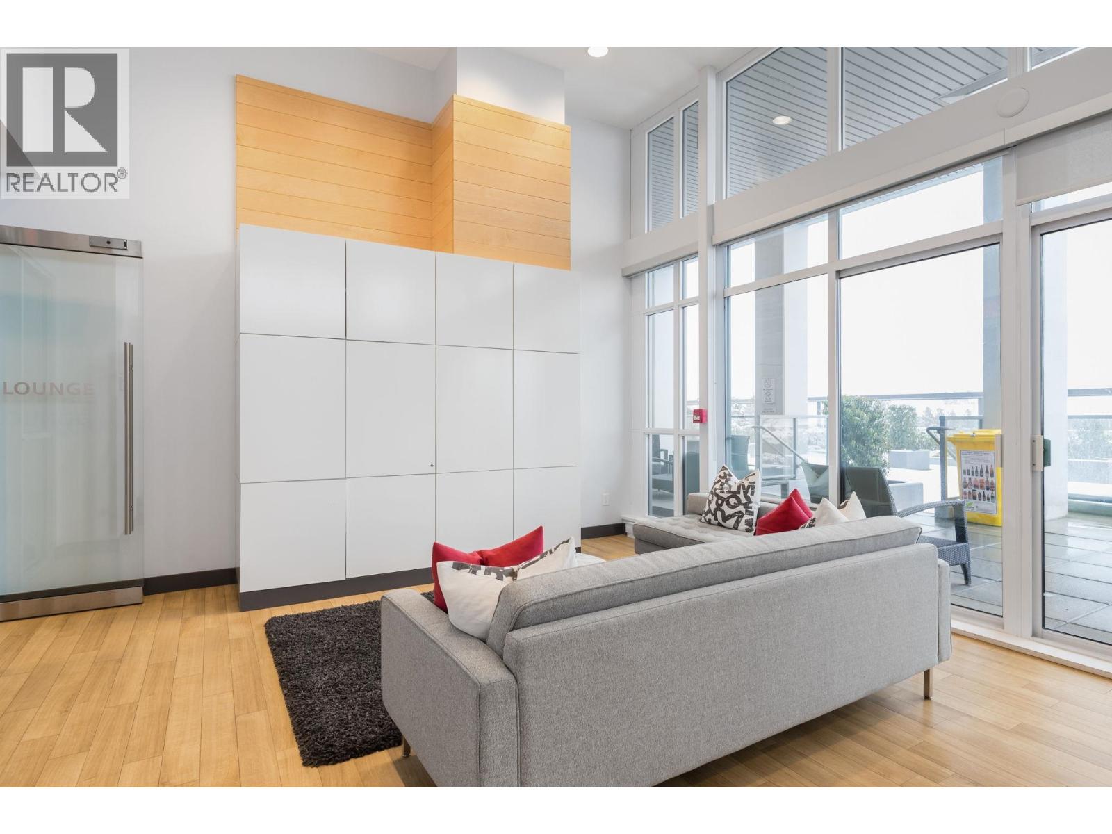 1905 958 RIDGEWAY AVENUE, Coquitlam