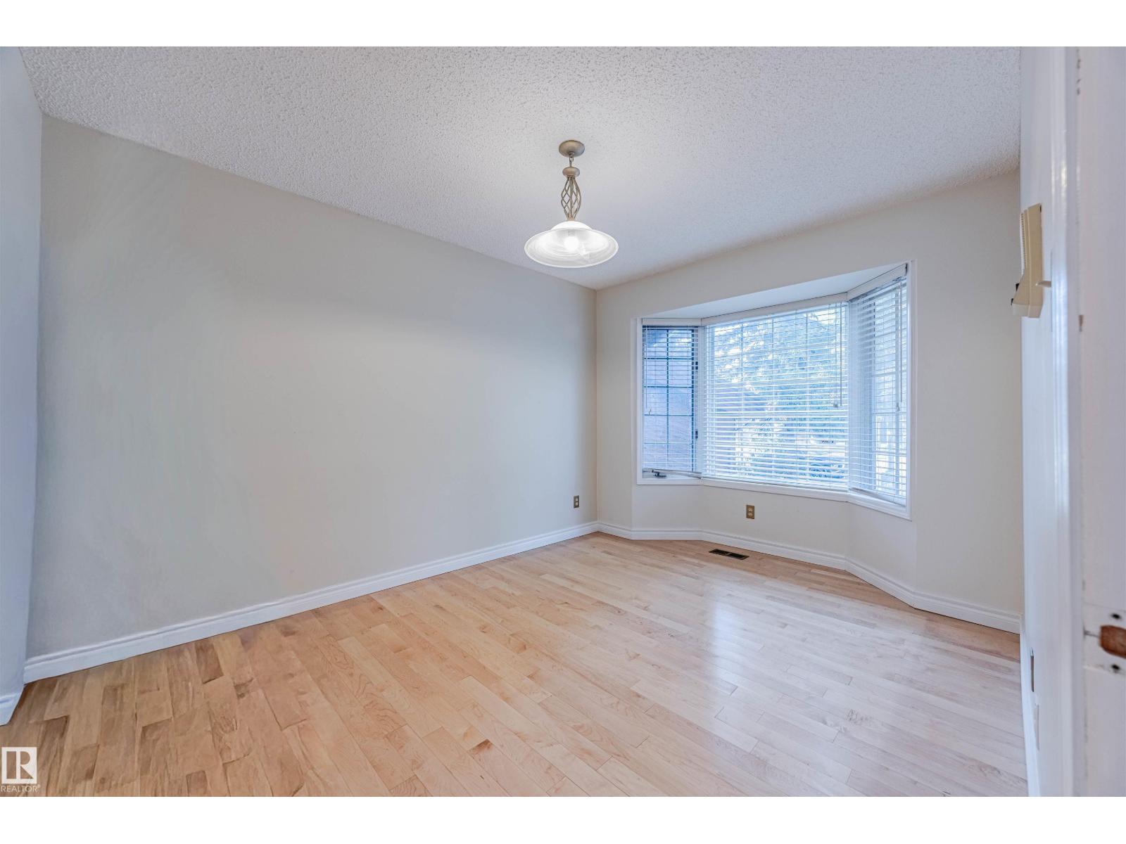 1602 106 ST NW, Edmonton