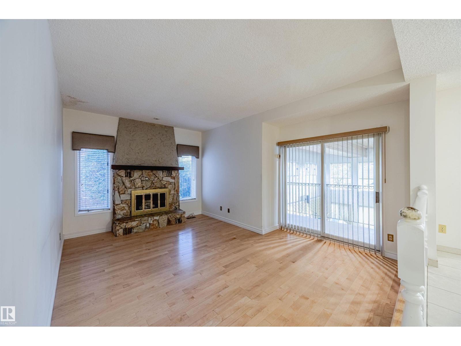 1602 106 ST NW, Edmonton