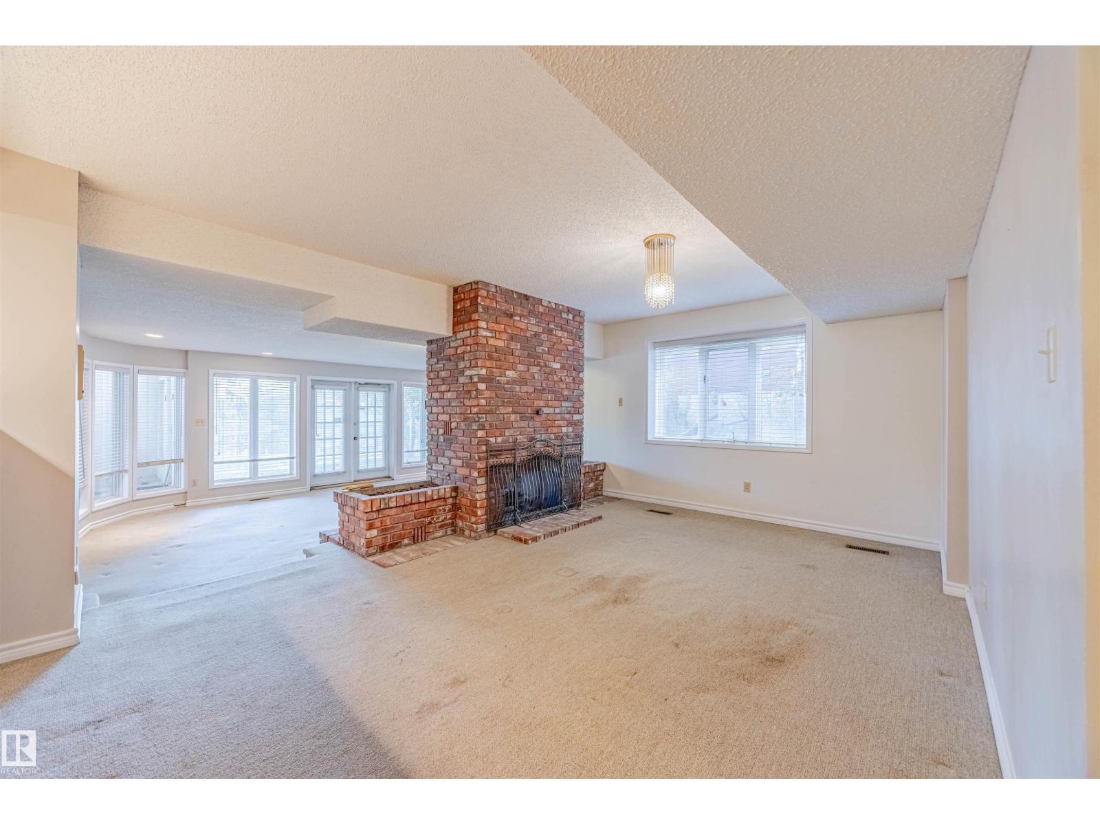 1602 106 ST NW, Edmonton