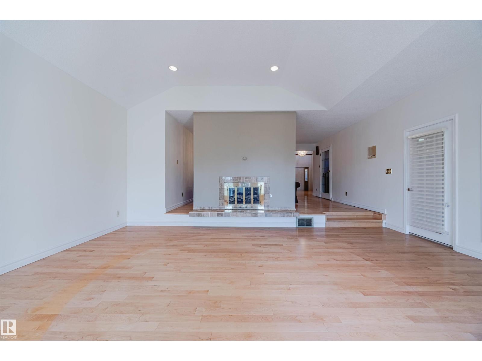 1602 106 ST NW, Edmonton