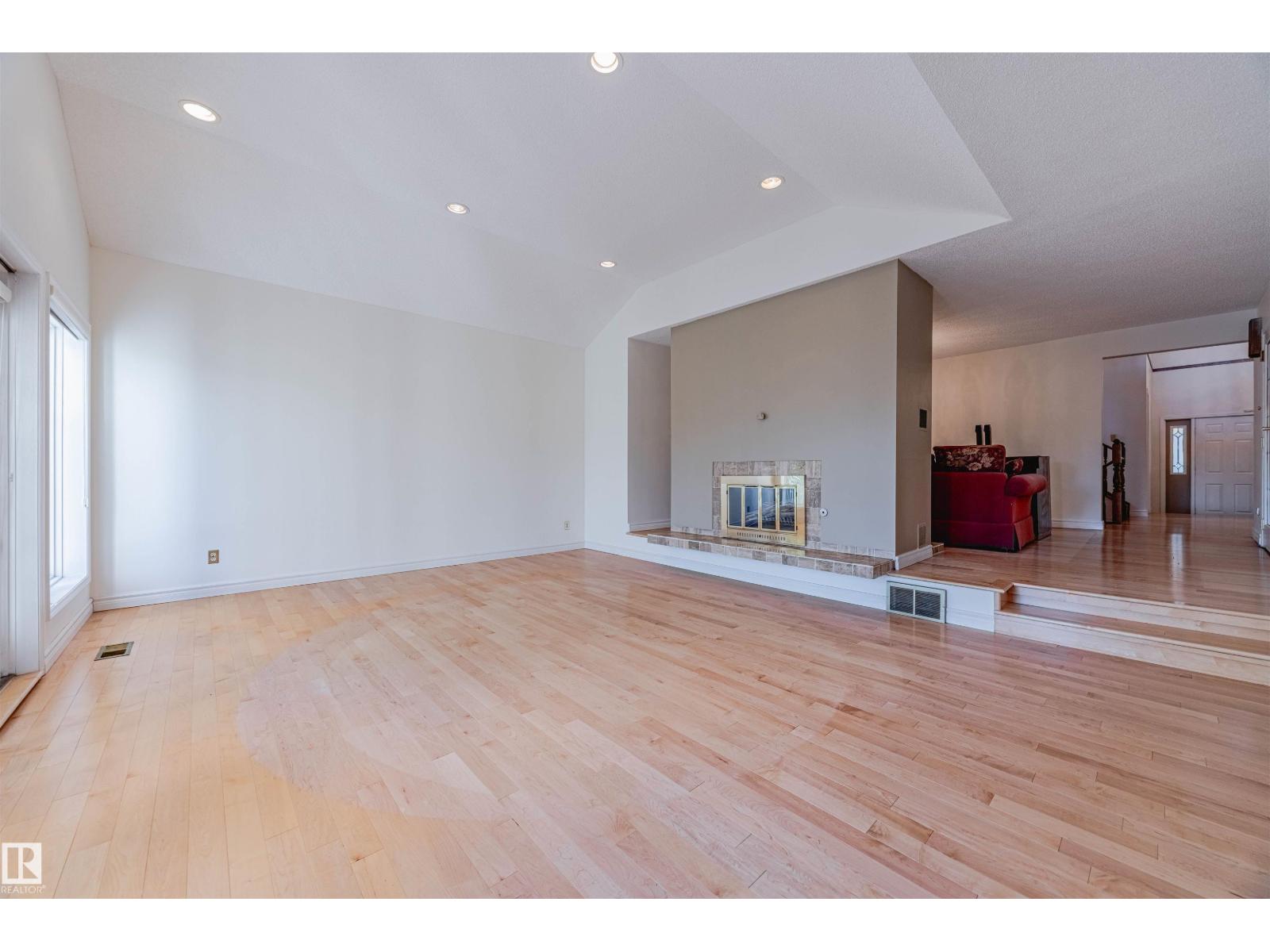 1602 106 ST NW, Edmonton