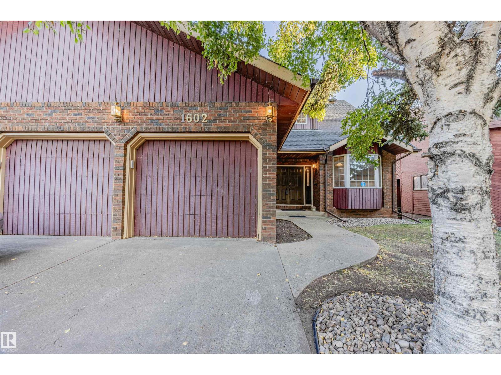 1602 106 ST NW, Edmonton