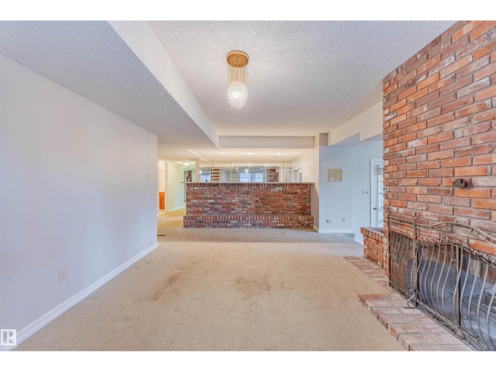 1602 106 ST NW, Edmonton