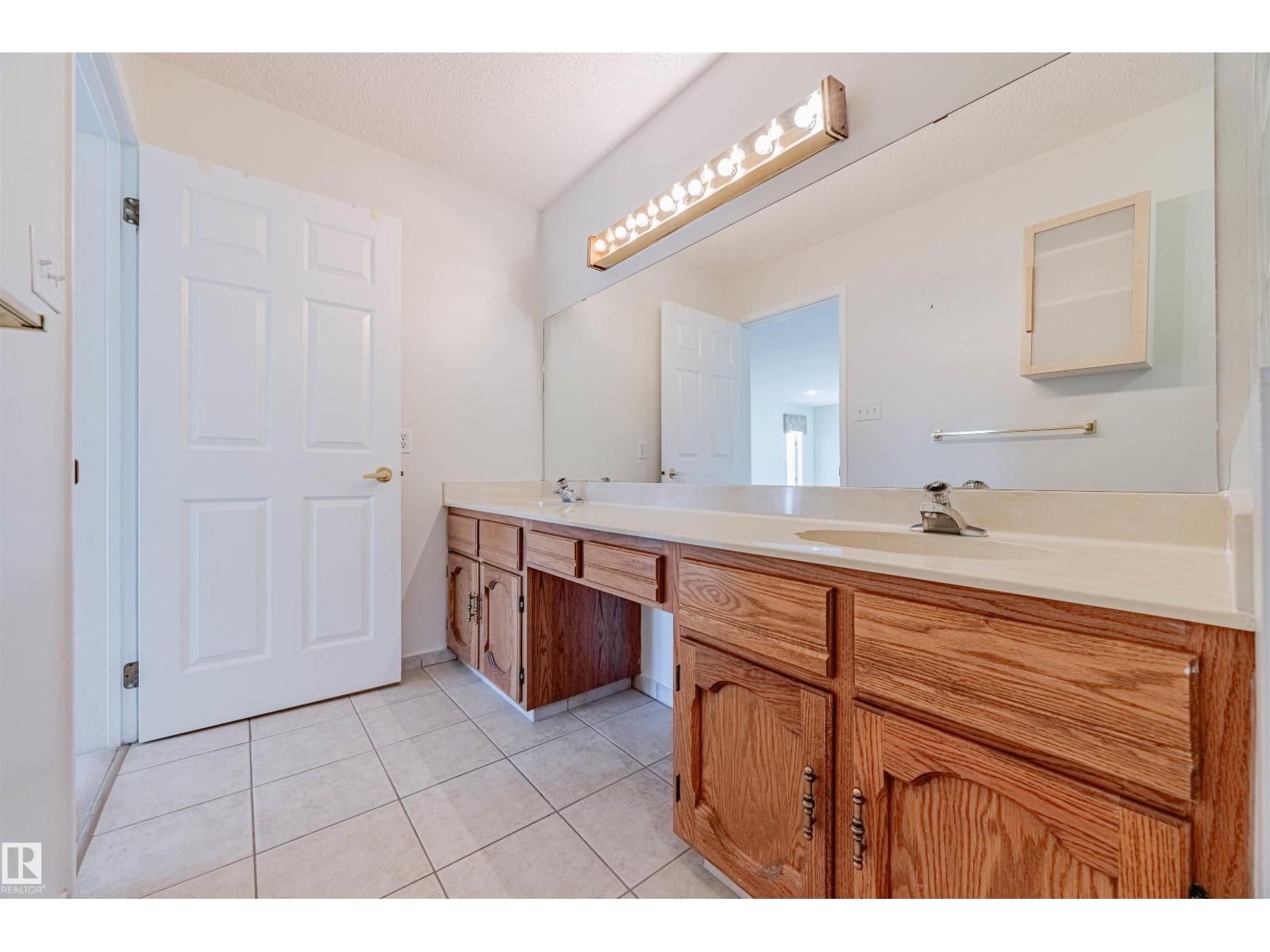 1602 106 ST NW, Edmonton