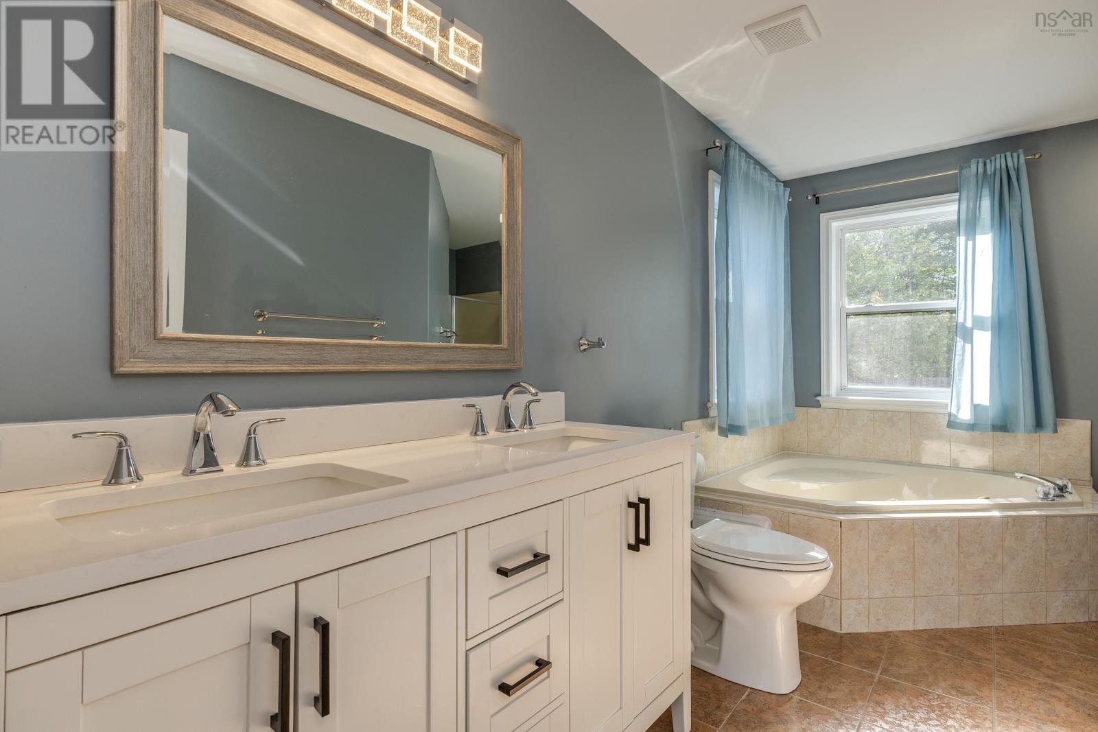 Property 21 of 42 of 246 Langbrae Drive