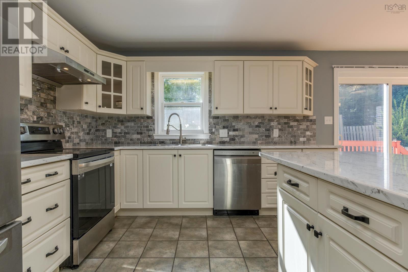 Property 13 of 42 of 246 Langbrae Drive