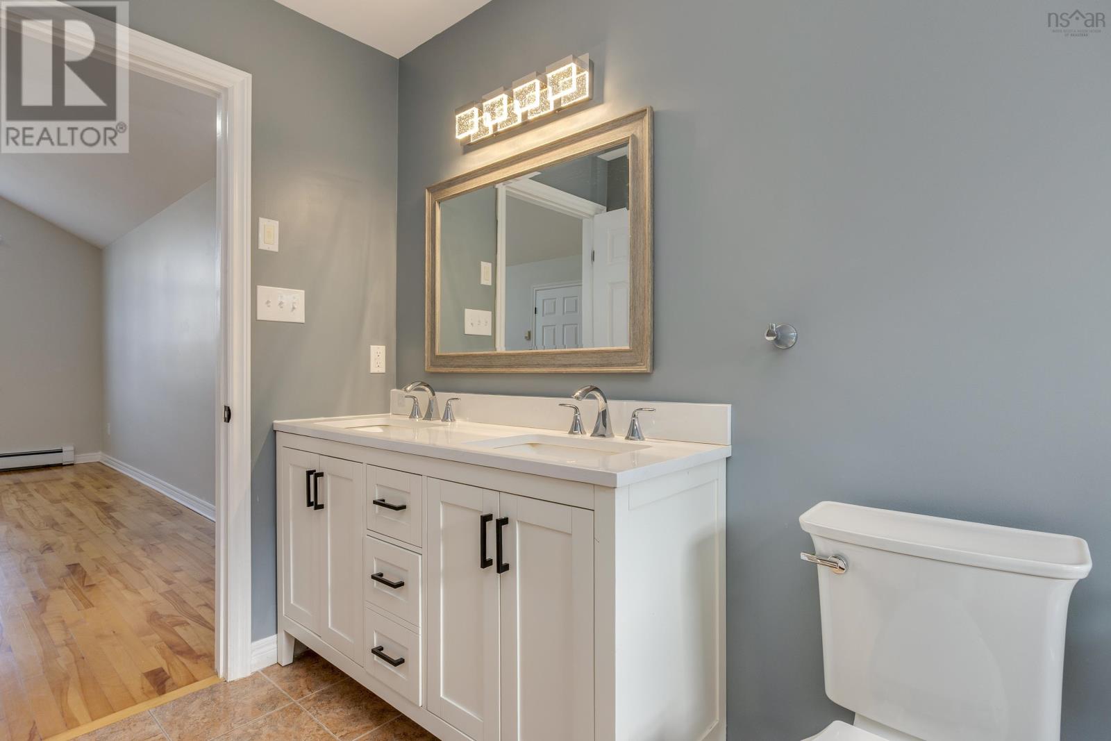 Property 22 of 42 of 246 Langbrae Drive