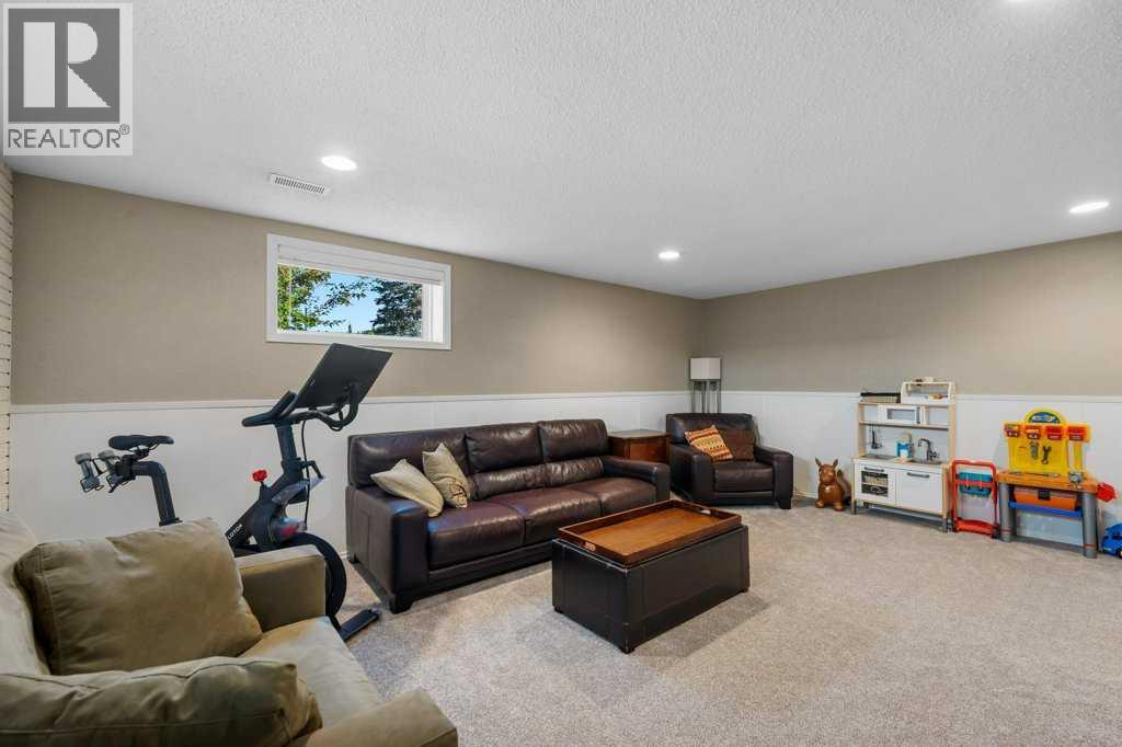 Single Family House Bungalow for Sale in   Avenue NE Renfrew Calgary 