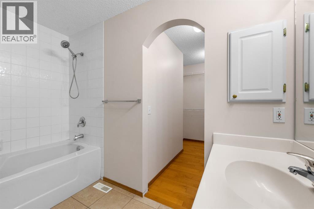 Single Family House for Sale in  Taracove Crescent NE Taradale Calgary 