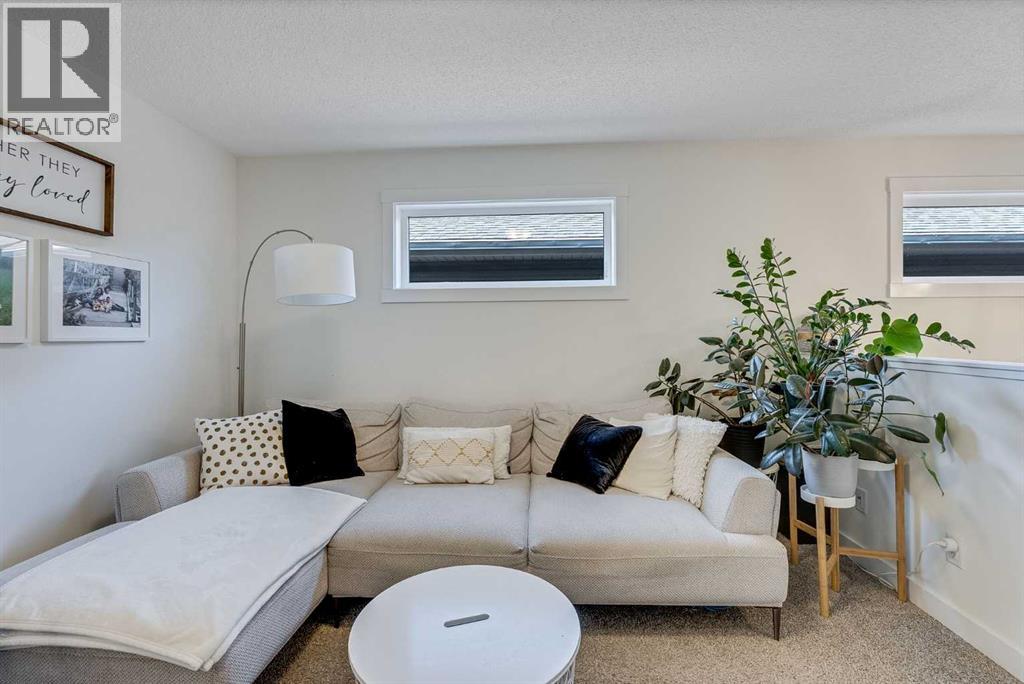 Single Family House for Sale in  Lucas Crescent NW Livingston Calgary 