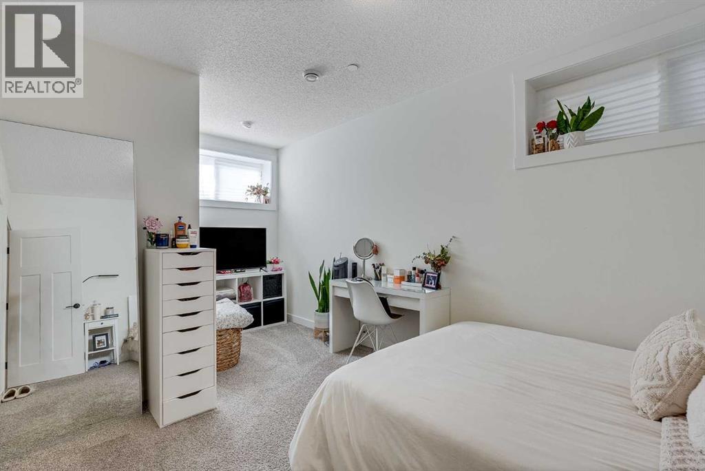 Single Family House for Sale in  Lucas Crescent NW Livingston Calgary 