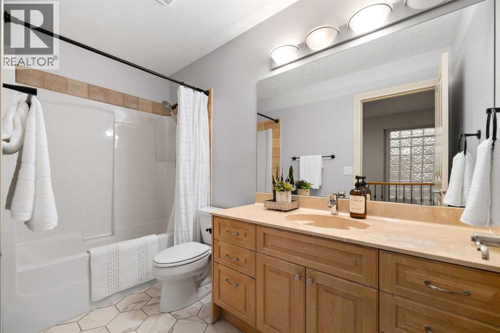 Single Family House for Sale in   Avenue NW West Hillhurst Calgary 