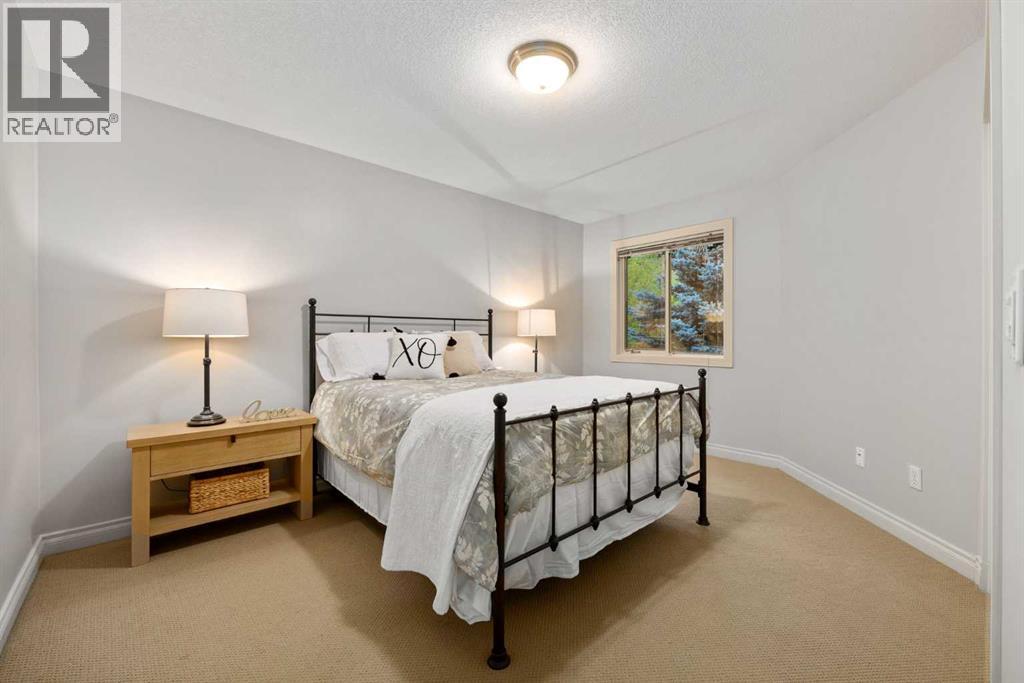 Single Family House for Sale in   Avenue NW West Hillhurst Calgary 