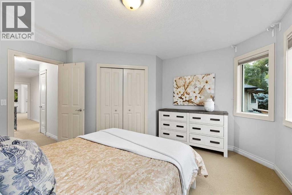 Single Family House for Sale in   Avenue NW West Hillhurst Calgary 