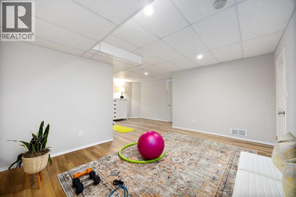 Single Family House for Sale in   Avenue NW West Hillhurst Calgary 
