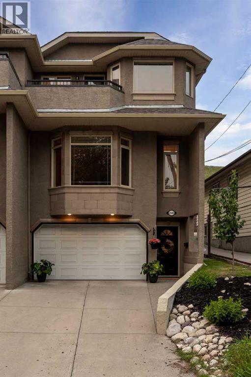 Single Family House for Sale in   Avenue NW West Hillhurst Calgary 