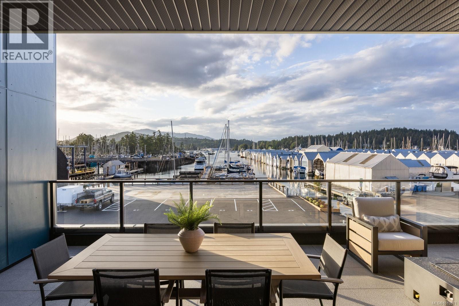 201 2270 Harbour Road, Sidney