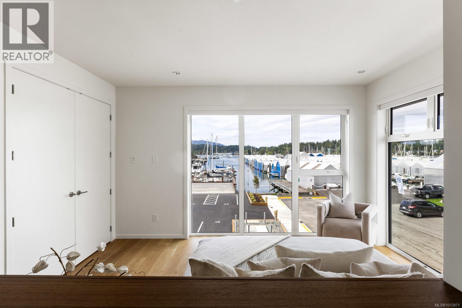 201 2270 Harbour Road, Sidney