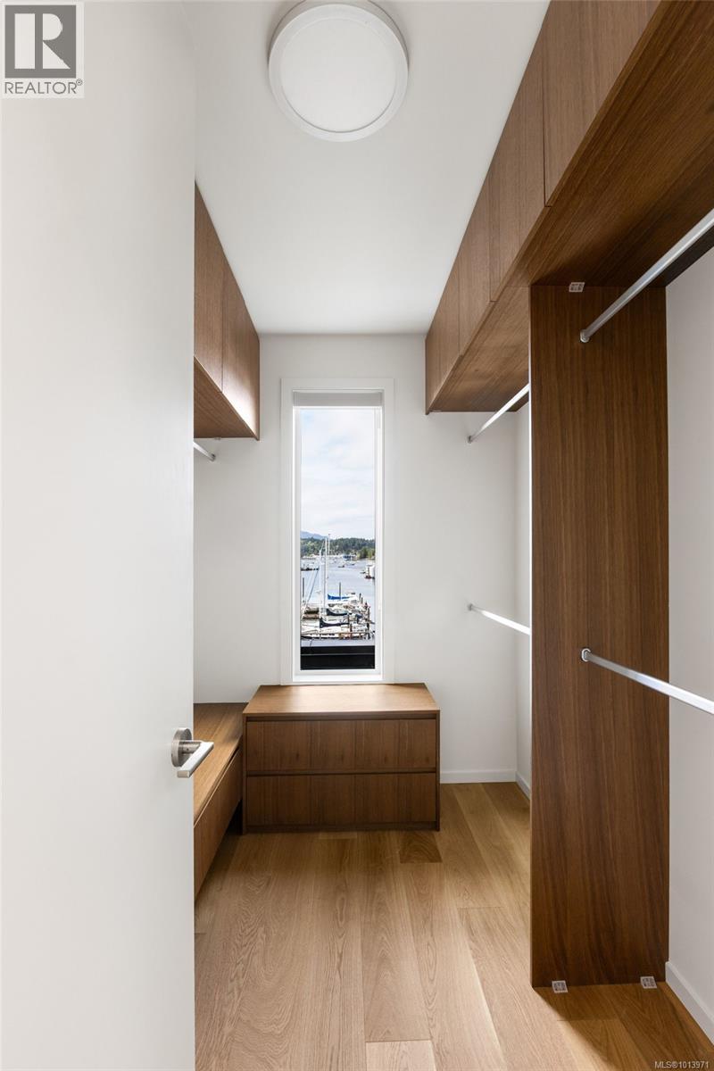 201 2270 Harbour Road, Sidney
