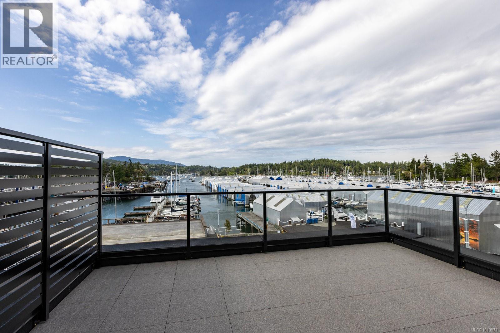 201 2270 Harbour Road, Sidney