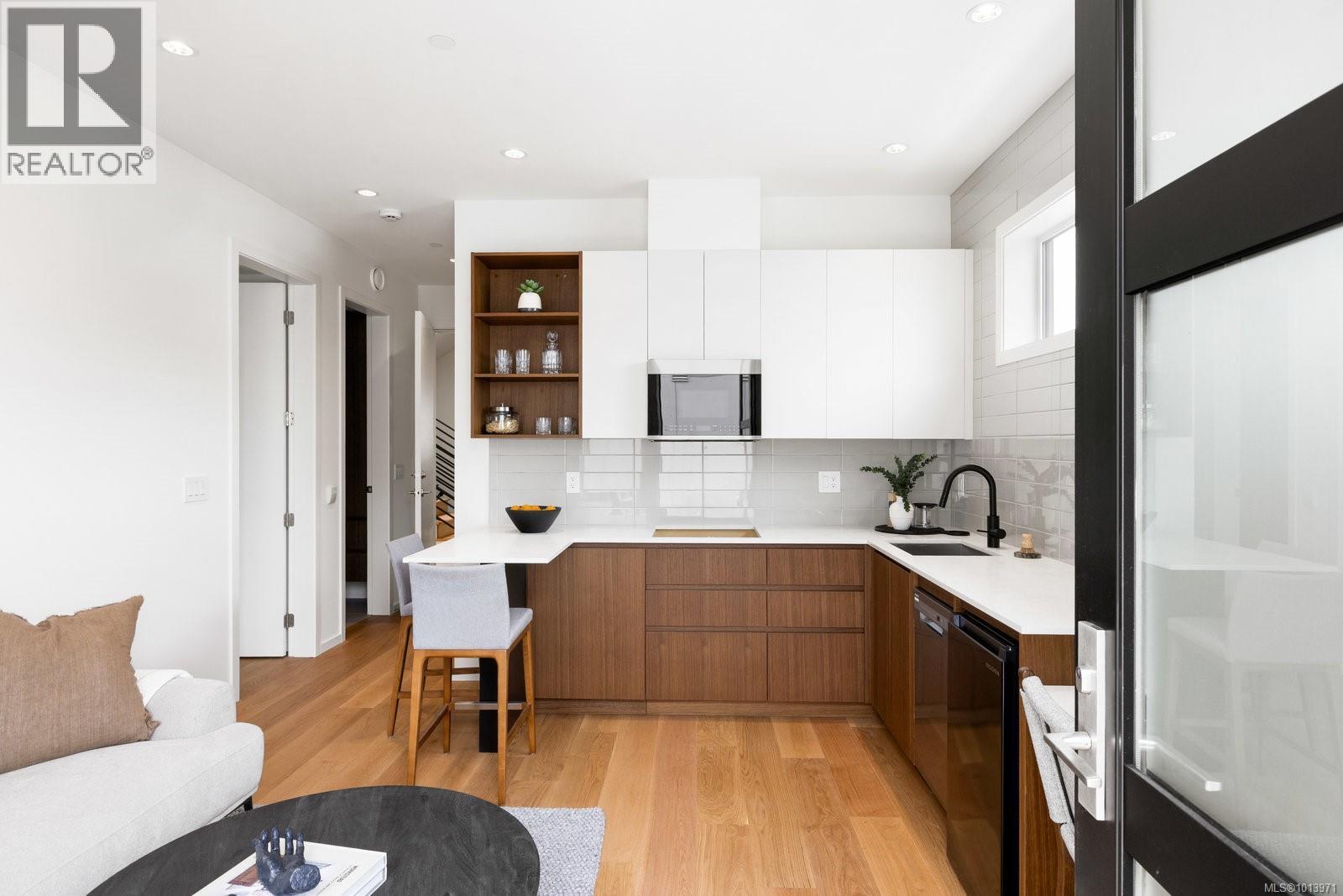 201 2270 Harbour Road, Sidney