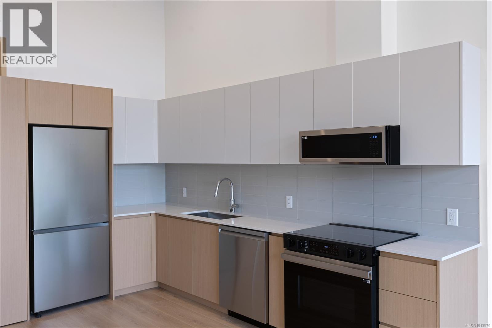 204 2374 Oakville Avenue, Sidney