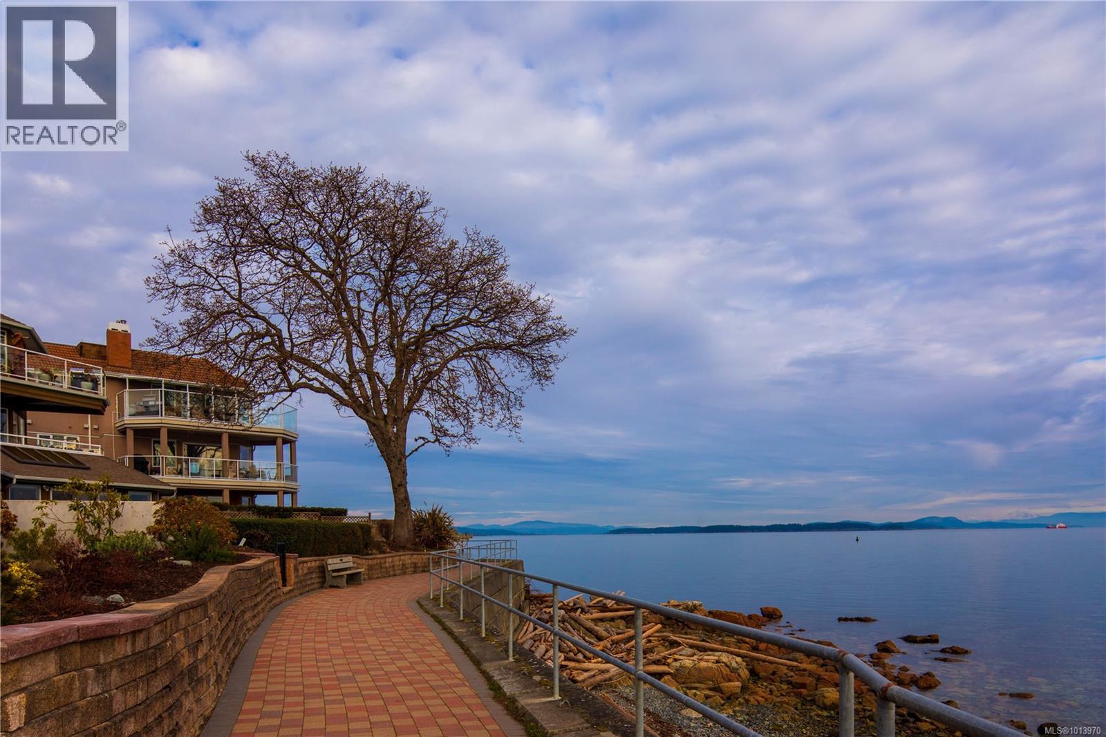 204 2374 Oakville Avenue, Sidney